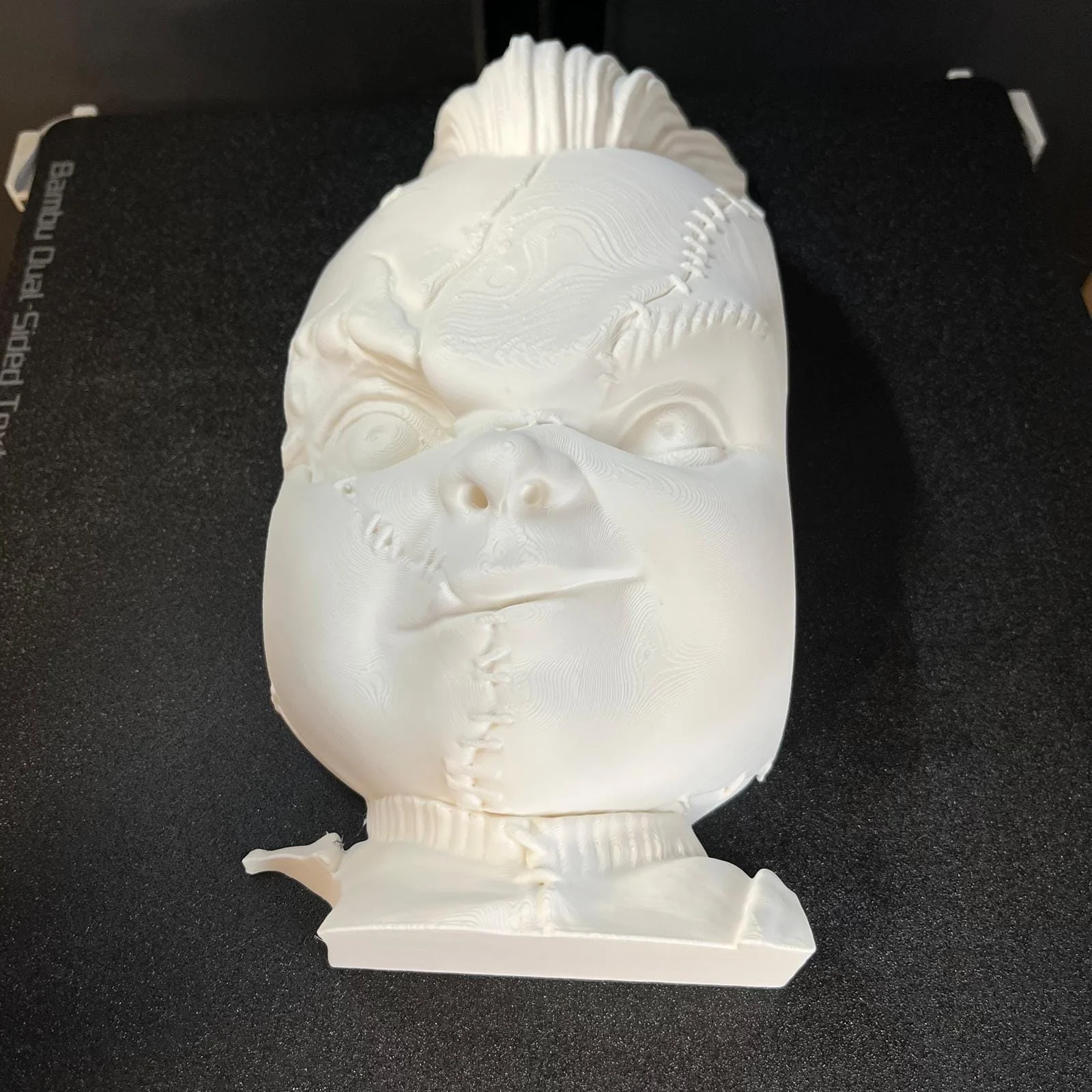 Nevymalovaný 3D výtisk hlavy Chucky