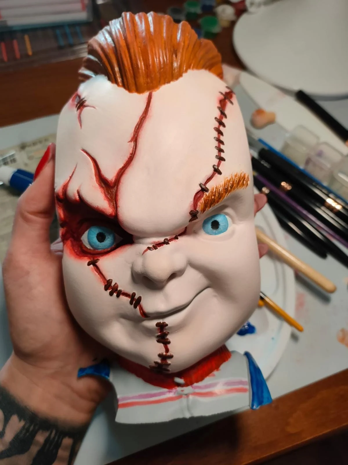 Detail namalovaného obličeje Chucky