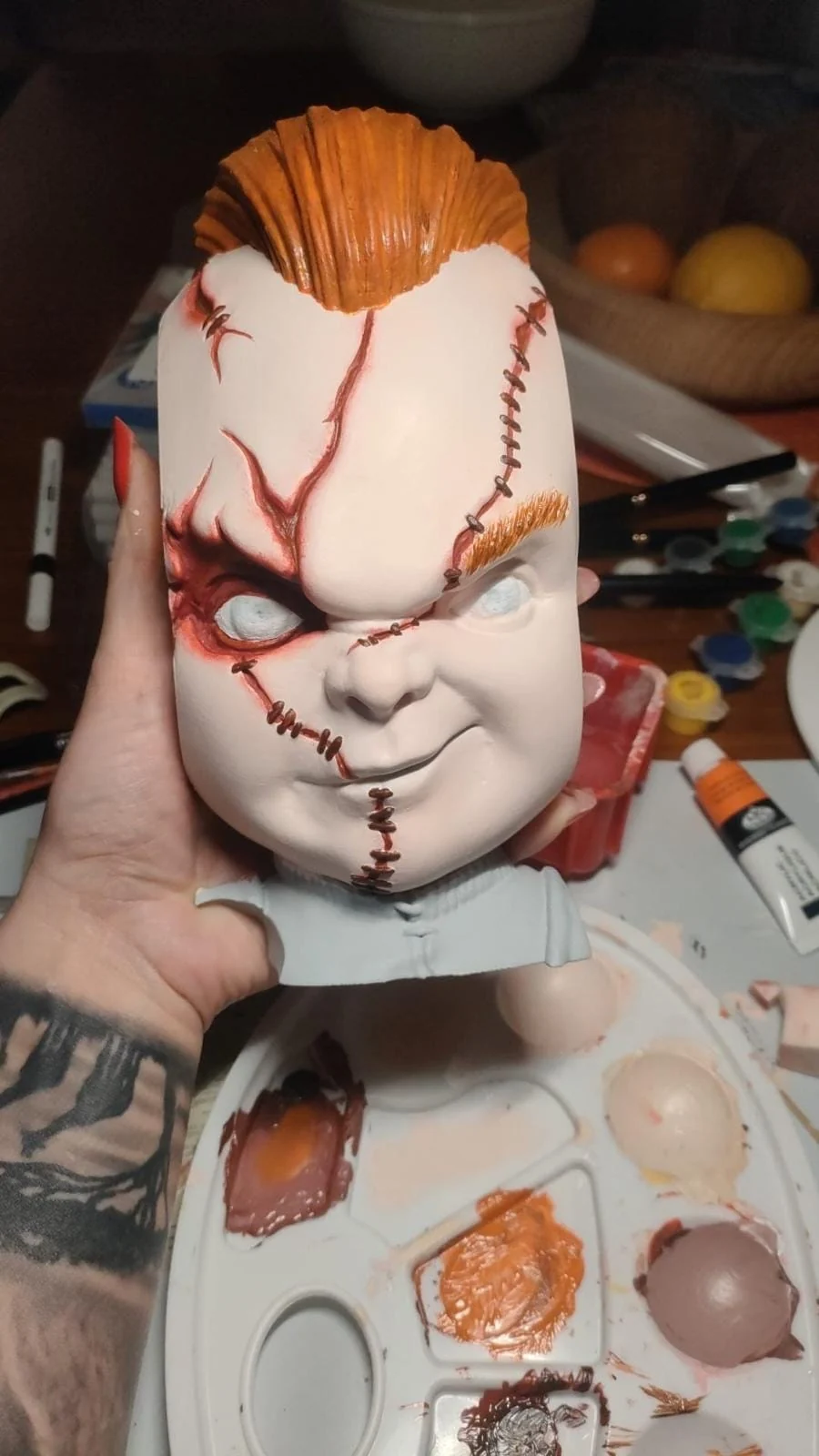 Rozpracované malování obličeje Chucky