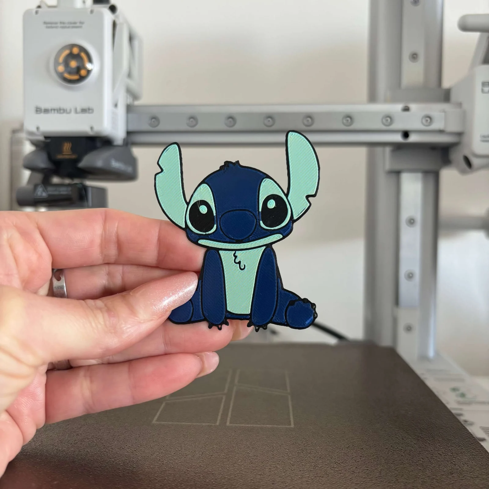 Barevný výtisk Stitche vytvořený v HueForge