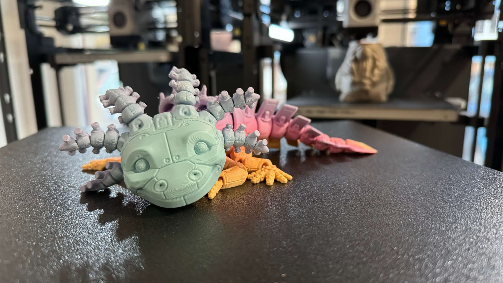 Kouzlo duhových filamentů: Jak rozjasní 3D tisk a potěší nejen děti